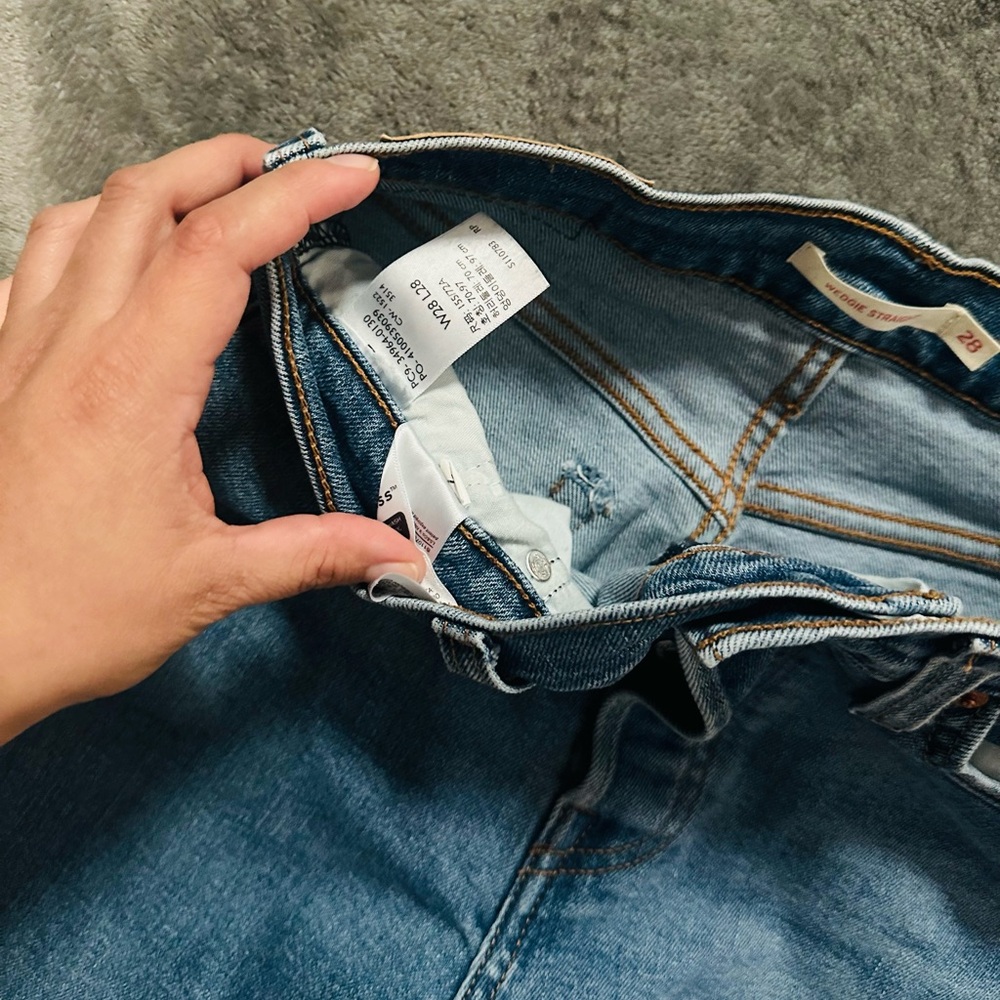 Levi's Women's Straight Leg Jeans Button Fly - Picture 6 of 6